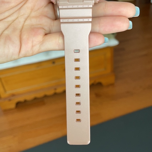 Light pink baby G G-Shock watch - Picture 4 of 6
